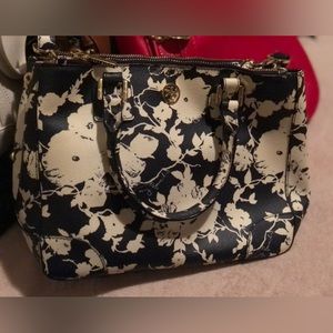 Tory Burch navy blue and white flower pattern bag. Adjustable strap